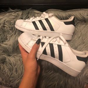 Adidas superstars!